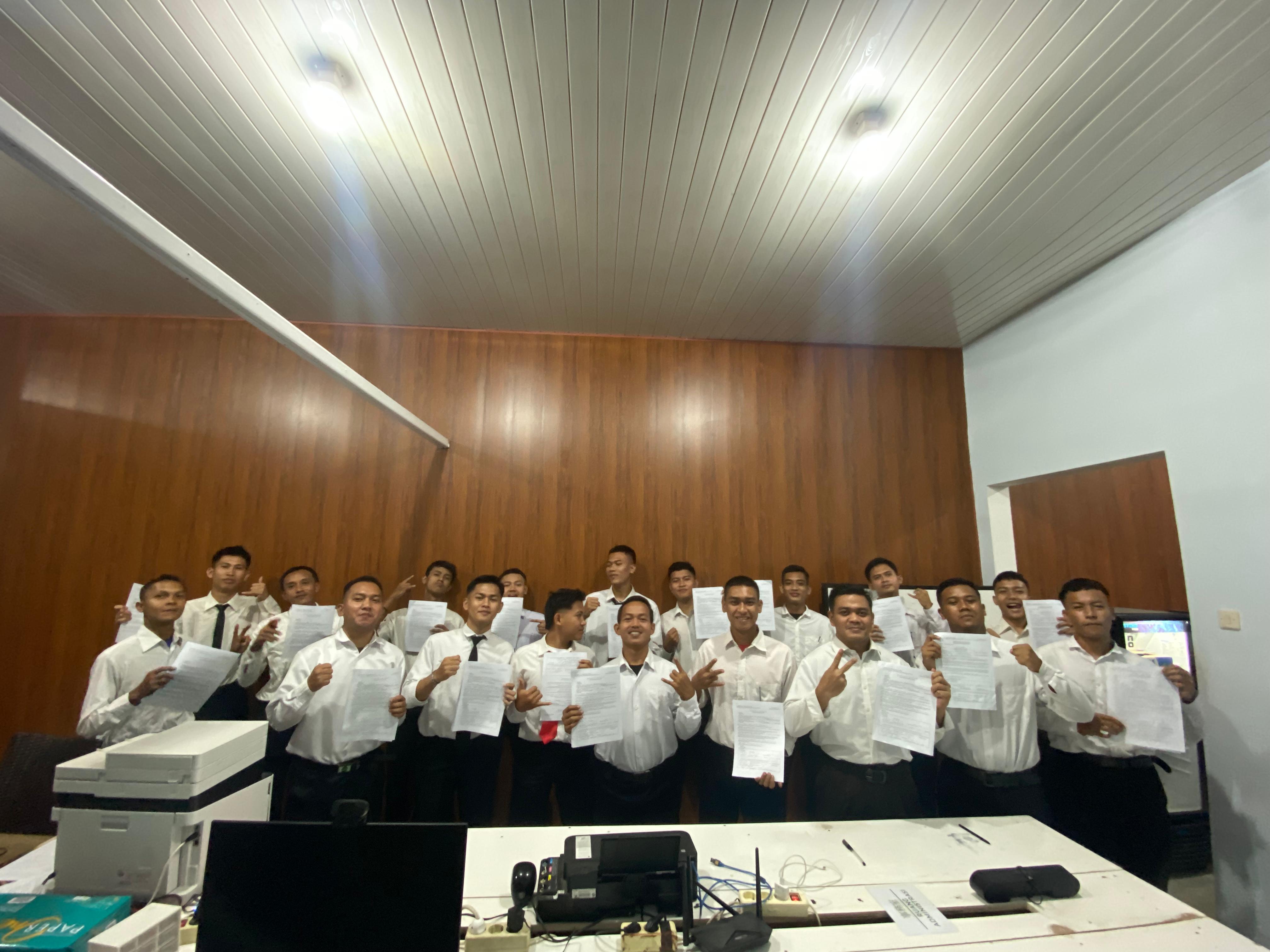 Tanda tangan kontrak pemagang pengolahan makanan, kontruksi plester, dan kontruksi perancah